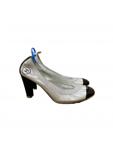 Silver Shoes Luxury Designer By Chanel, Size: 8.5 Découvrez la collection