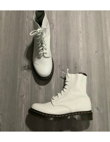 White Boots Ankle Flats Dr Martens, Size 9 s'inspire de l'anatomie humaine